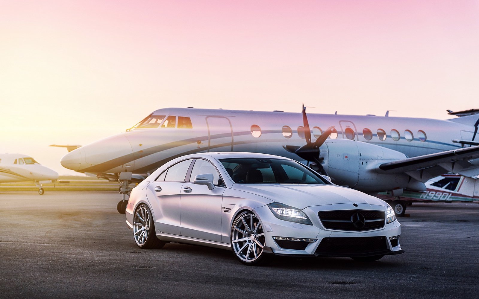 About 325 3258424 mercedes benz cls63 amg hd wallpaper mercedes cls63